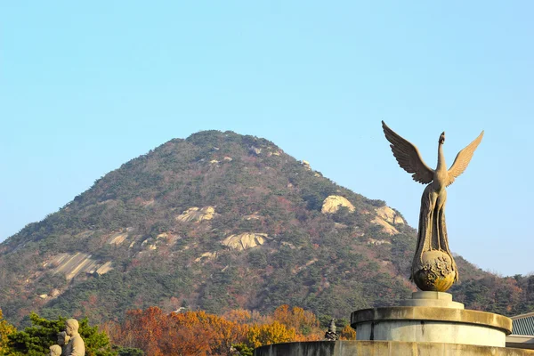 Monumento frente al palacio presidencial de Corea del Sur, el azul —  Fotos de Stock