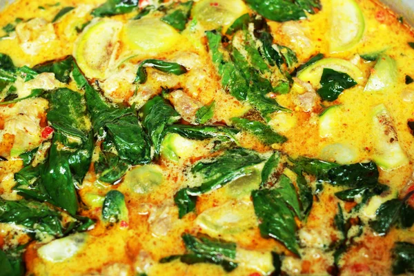 Curry, Kokosmilch, Auberginen, Fleisch - Lebensmittel Thailand. — Stockfoto