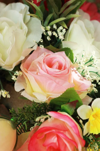 Krásná růže z umělých květin. — Stock fotografie