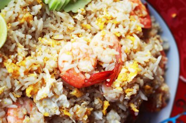 tabak karides kızarmış pilav.