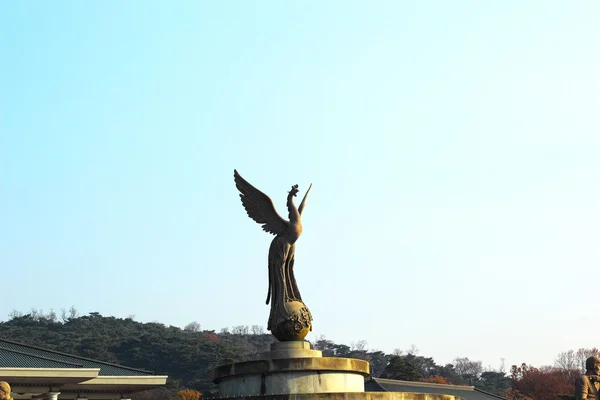 Pomnik przed Pałac Prezydencki w Korei Południowej w niebieski, — Zdjęcie stockowe