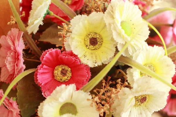 Prachtige daisy van kunstbloemen. — Stockfoto