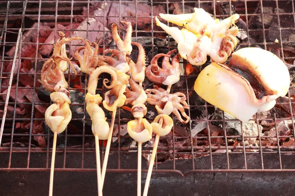 B-b-q Grilovaná chobotnice na trhu — Stock fotografie