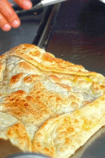 Pão chato do Sul frito em uma panela . — Fotografia de Stock