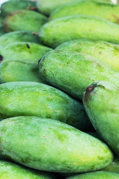 Frutta fresca al mango sul mercato — Foto Stock