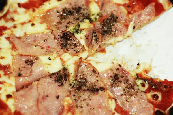 Ser szynka włoska pizza i pieprz — Zdjęcie stockowe