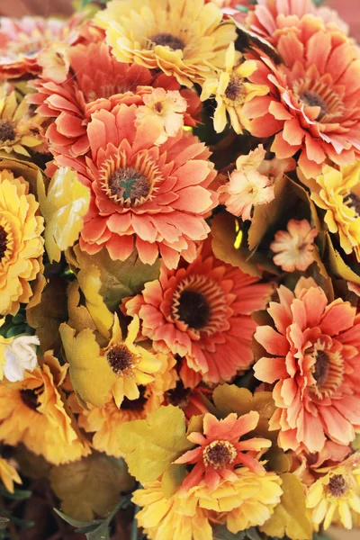 Belo crisântemo de flores artificiais — Fotografia de Stock