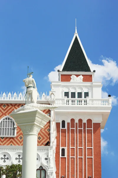 O edifício Venezia Hua Hin - Tailândia em 29 de dezembro de 2013 . — Fotografia de Stock