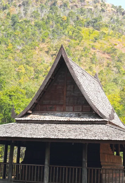 Thai Wooden House na montanha — Fotografia de Stock