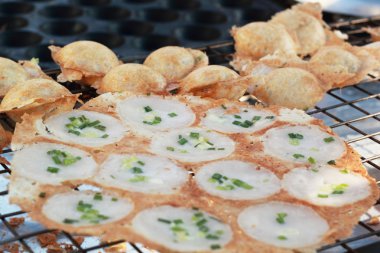 Hindistan cevizi sütü karıştırın şeker ve un. -nazik bir Tay sweetmeat