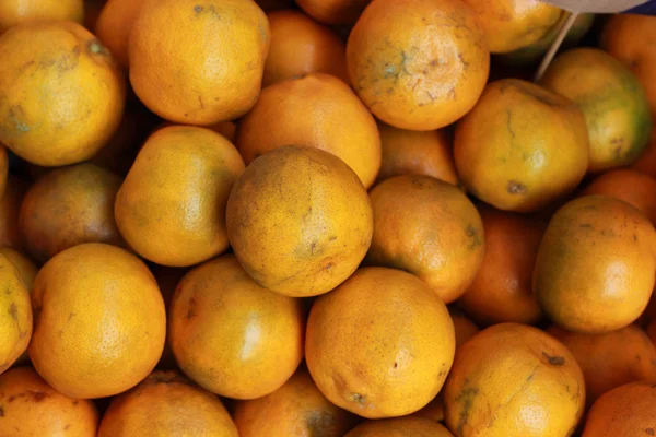 Frutas de naranja en el mercado — Foto de Stock
