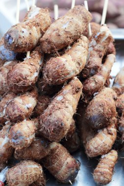 pişmiş şiş piyasada taro.