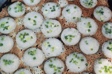 Hindistan cevizi sütü karıştırın şeker ve un. -nazik bir Tay sweetmeat