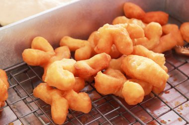 kızartılmış hamur sopa içinde belgili tanımlık çarşı