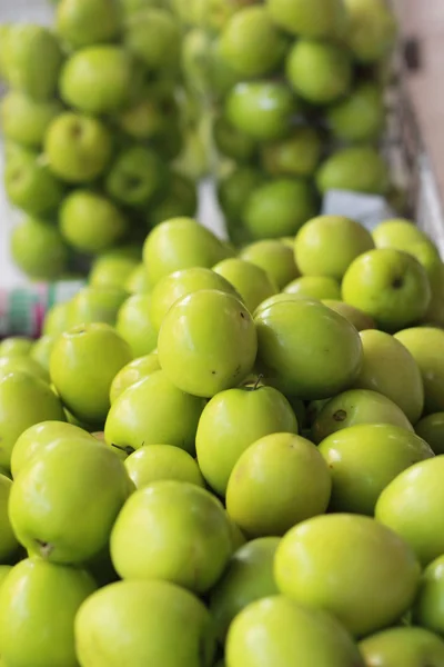 Manzanas verdes en el mercado — Foto de Stock