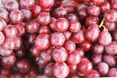 Pazarda taze üzümler