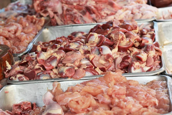 Carne fresca de frango nos mercados — Fotografia de Stock