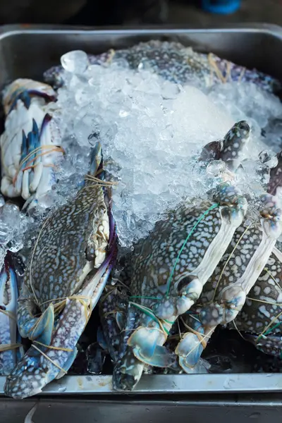 Kepiting segar di pasar — Stok Foto