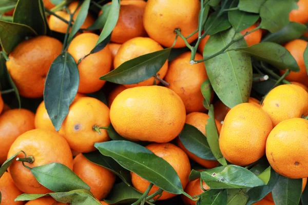 Frutas de naranja en el mercado —  Fotos de Stock