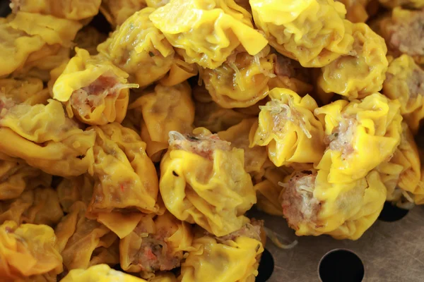 中国蒸熟的猪肉饺子-烧卖 — 图库照片