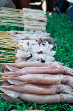 b-Barbekü Izgara kalamar piyasada