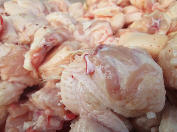 Carne di pollo fresca nei mercati — Foto Stock