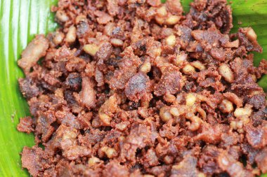 piyasada kızarmış domuz eti