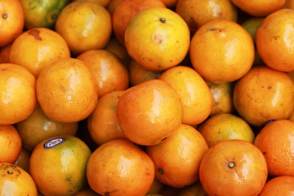 Oranje vruchten op de markt — Stockfoto