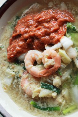 Sukiyaki Kupası - sos ile.