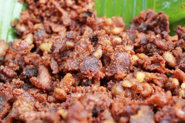 piyasada kızarmış domuz eti