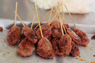 Bar-BQ veya barbekü ızgara et