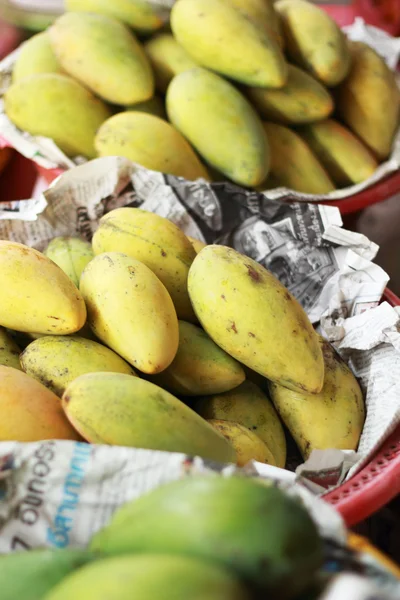 Mango maduro en el mercado — Foto de Stock