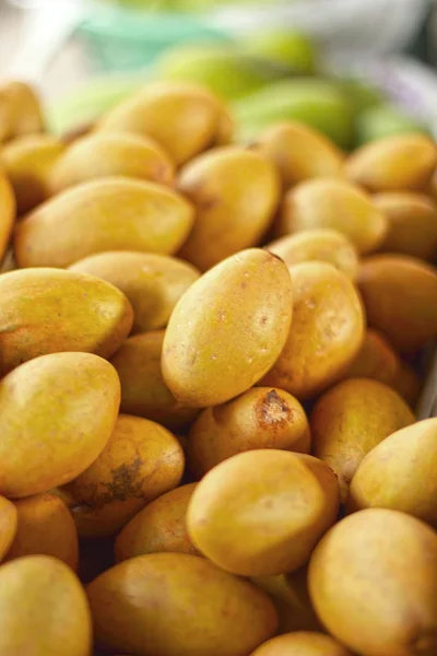 Sapodilla fruit pile in the background. — Stock Photo, Image