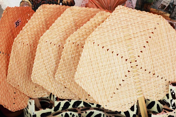 Вентилятор з бамбука - ручна робота — стокове фото