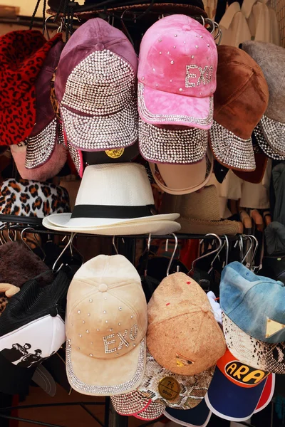 Hats for sale at the market — Stock Photo, Image