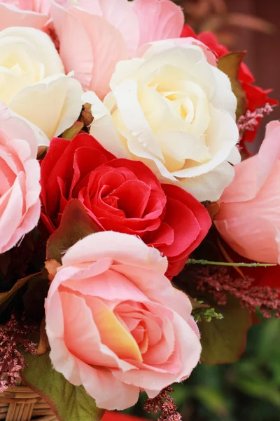 Mooi van roos kunstmatige bloemen — Stockfoto
