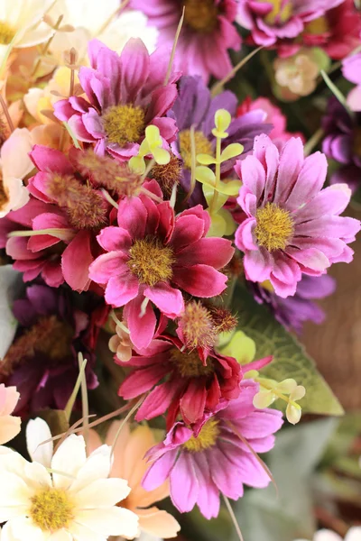 Beau chrysanthème de fleurs artificielles — Photo