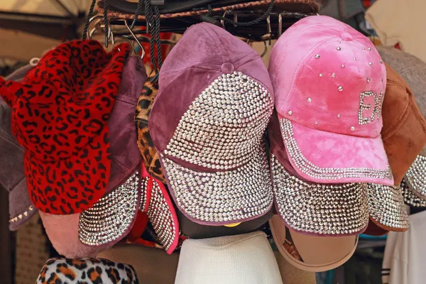 Sombreros en venta en el mercado —  Fotos de Stock