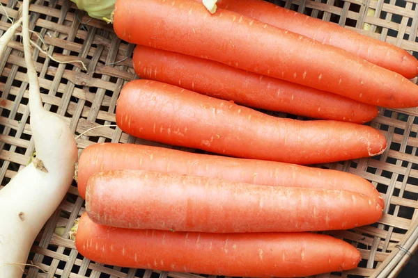 Nahaufnahme der frischen Karotten. — Stockfoto