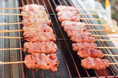 Bar-BQ veya barbekü ızgara et