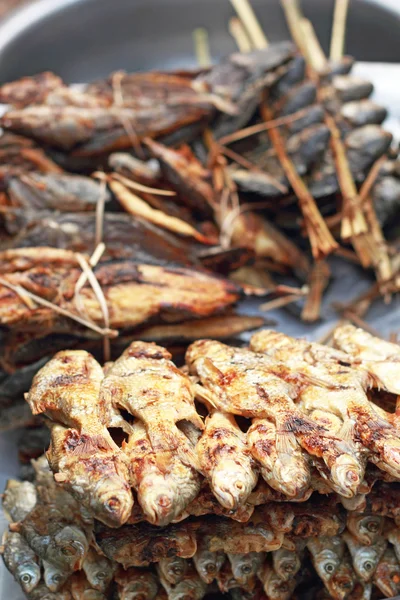 Poissons grillés sur le marché — Photo