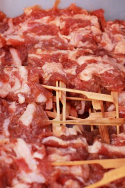 Bar-BQ veya barbekü ızgara et