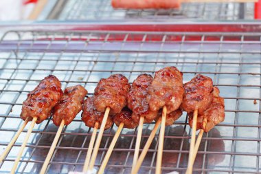 Bar-BQ veya barbekü ızgara et