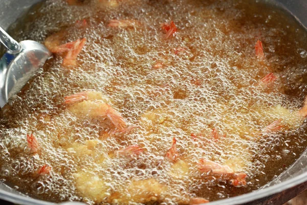 Cuisine Japonaise - Tempura Crevettes frites dans une poêle . — Photo