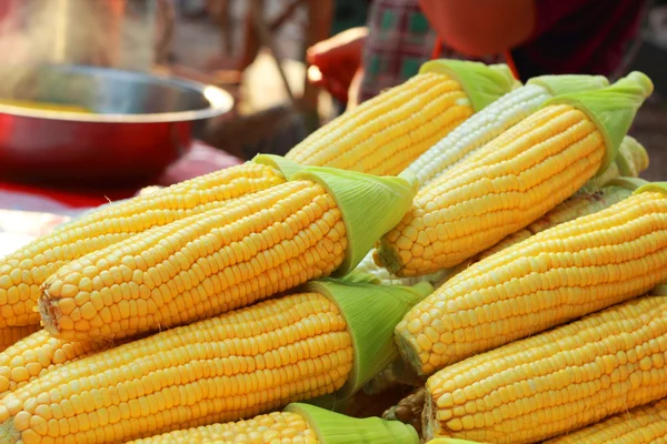 Maíz dulce en el mercado —  Fotos de Stock