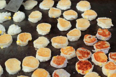 Tayland tatlı, mix un, Hindistan cevizi ve sonra kızarmış.