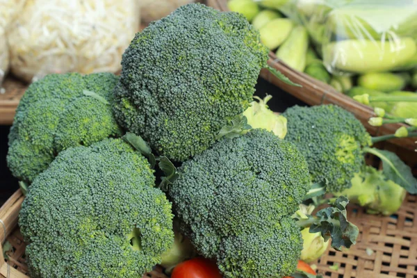 Grøn broccoli på markedet - Stock-foto