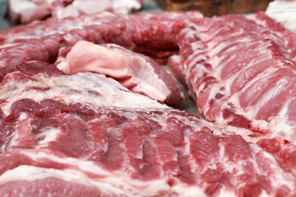 新鲜的生猪肉纹理-在市场 — 图库照片