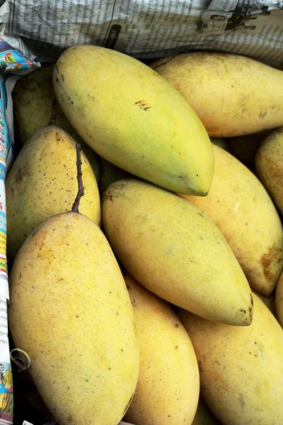 Mango maduro en el mercado — Foto de Stock