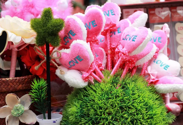 Coração rosa na loja de presentes . — Fotografia de Stock